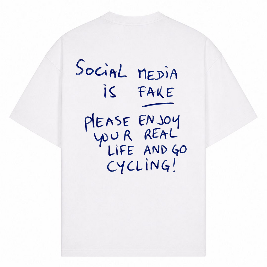 Social Media is Fake oversized Shirt  - Weiß - Rueckseite